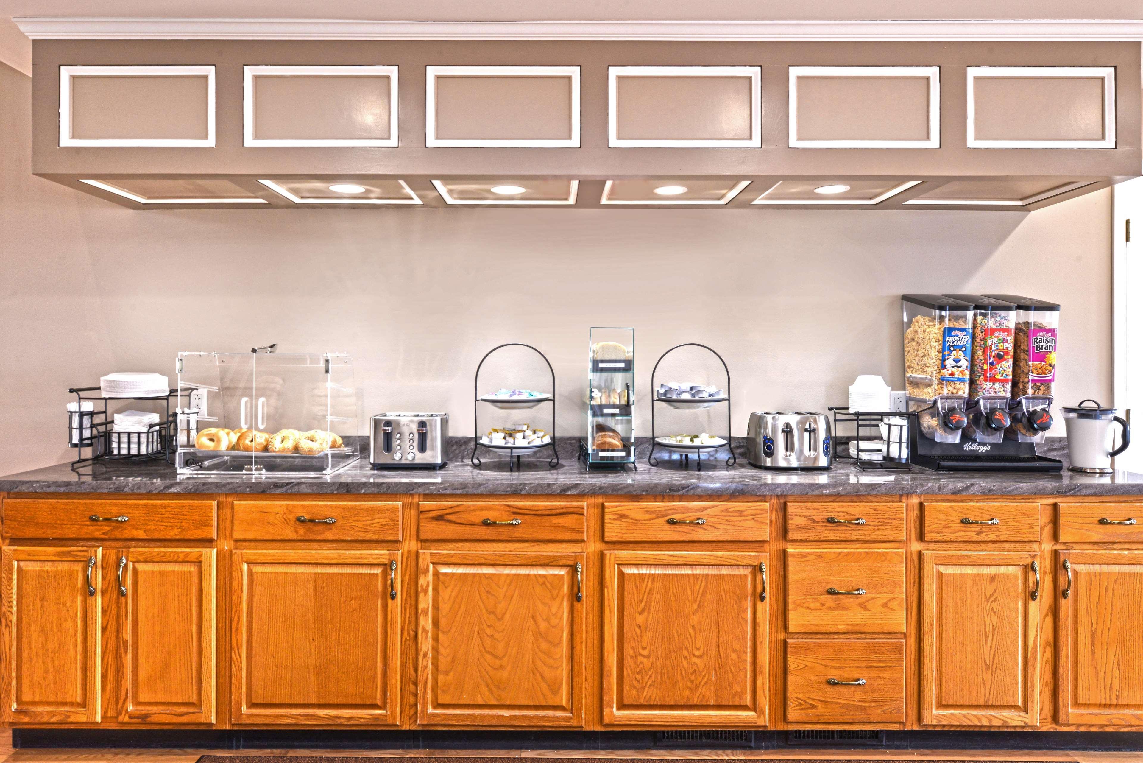 Americas Best Value Inn Plattsburgh Εξωτερικό φωτογραφία