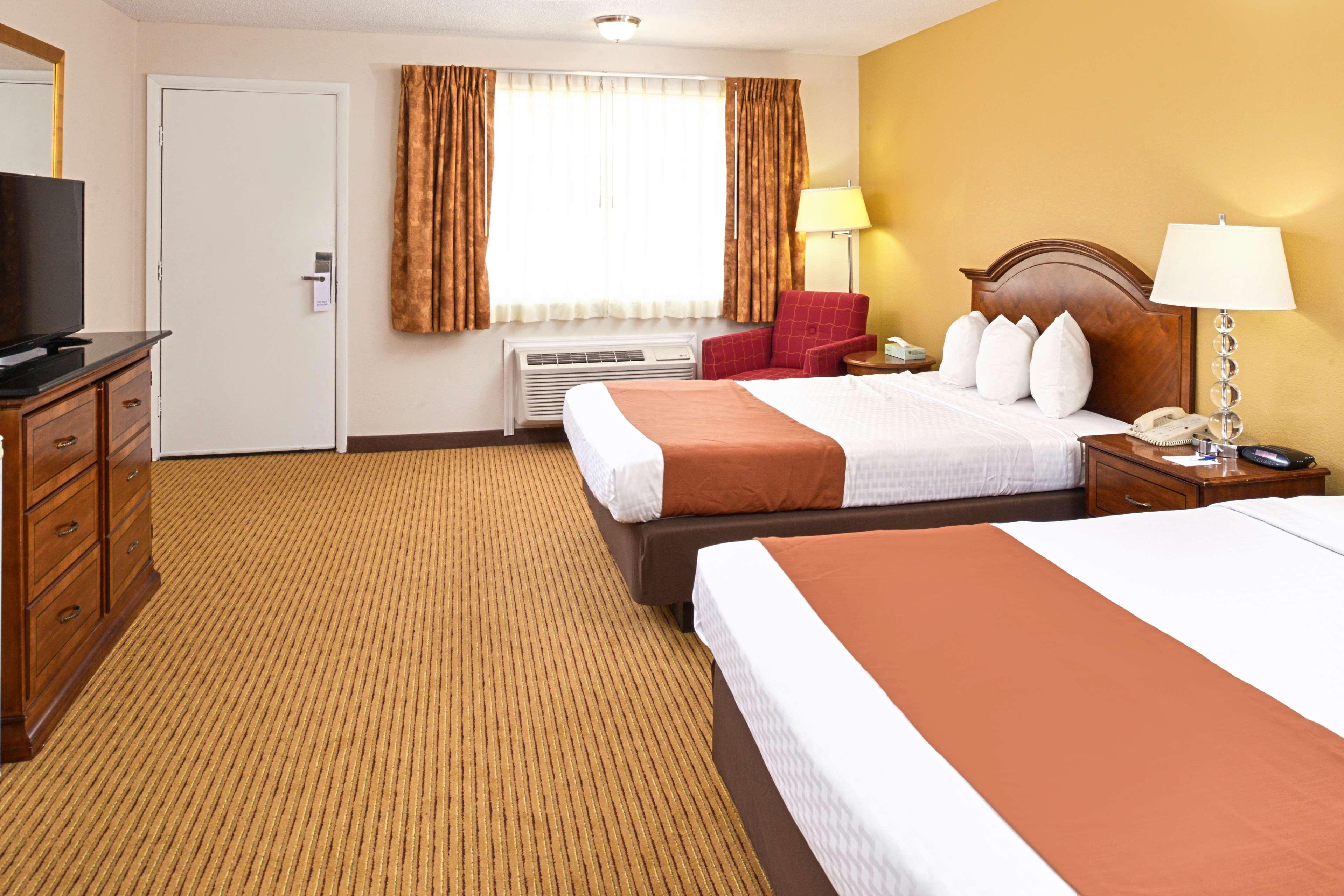 Americas Best Value Inn Plattsburgh Εξωτερικό φωτογραφία