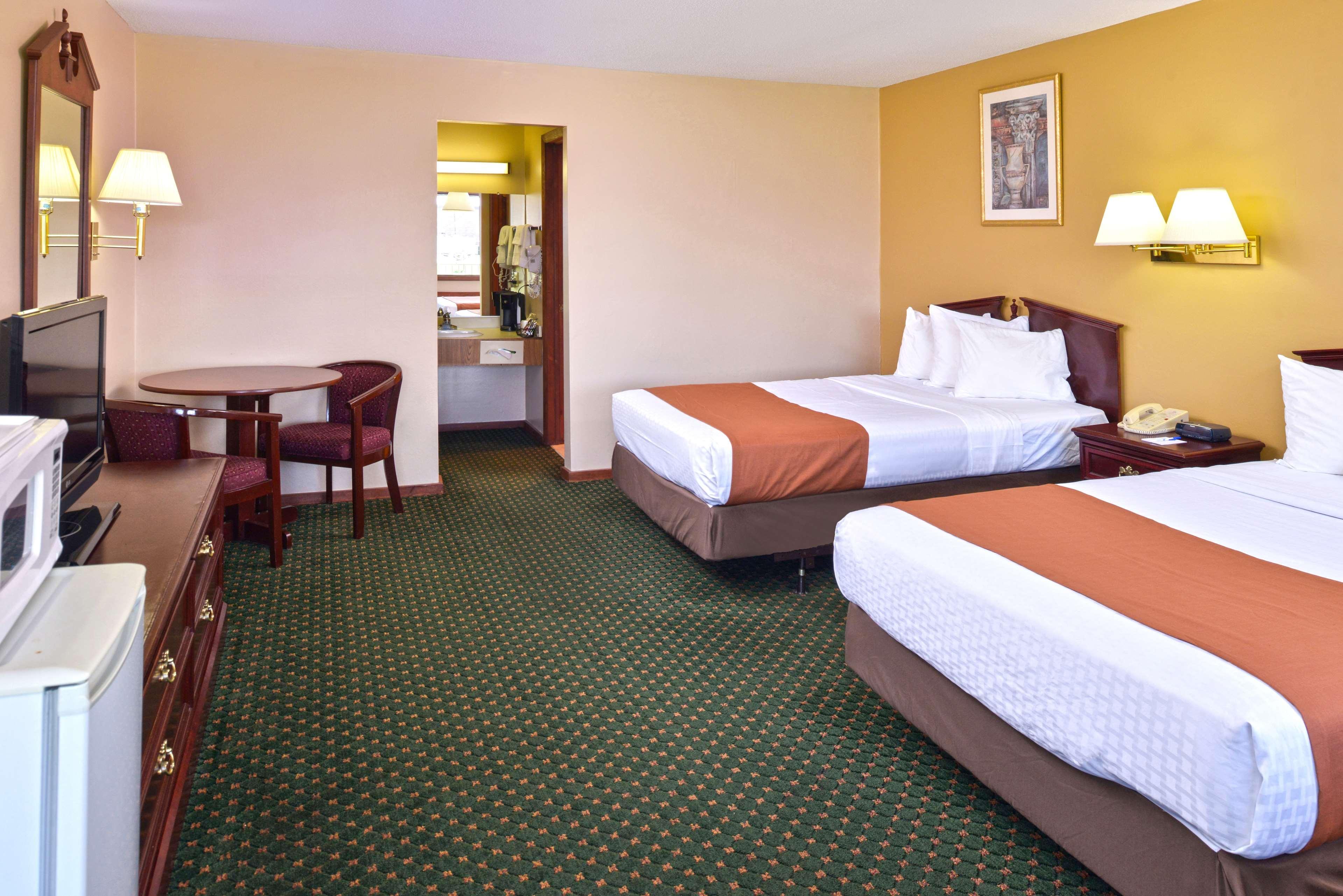 Americas Best Value Inn Plattsburgh Εξωτερικό φωτογραφία