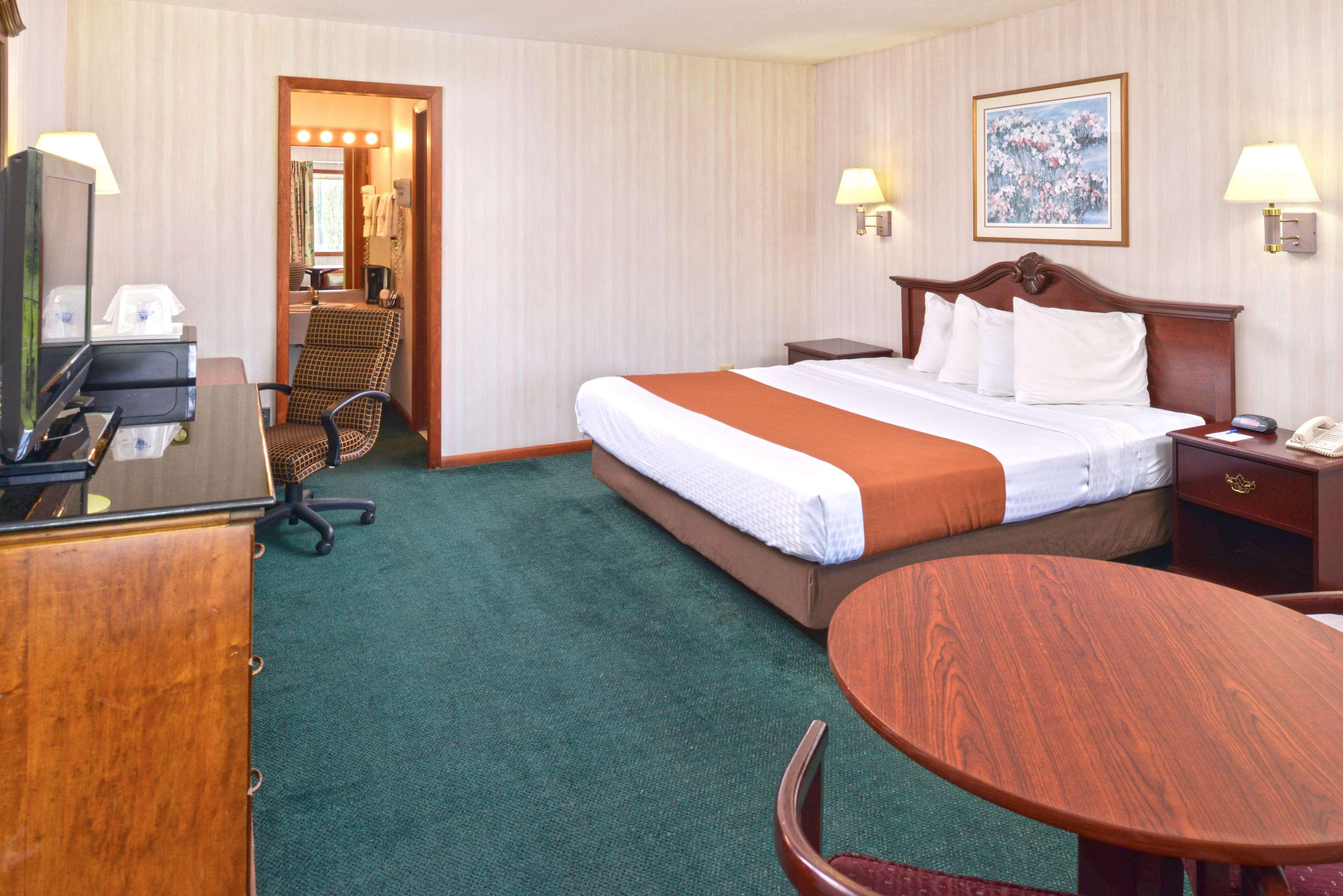 Americas Best Value Inn Plattsburgh Εξωτερικό φωτογραφία