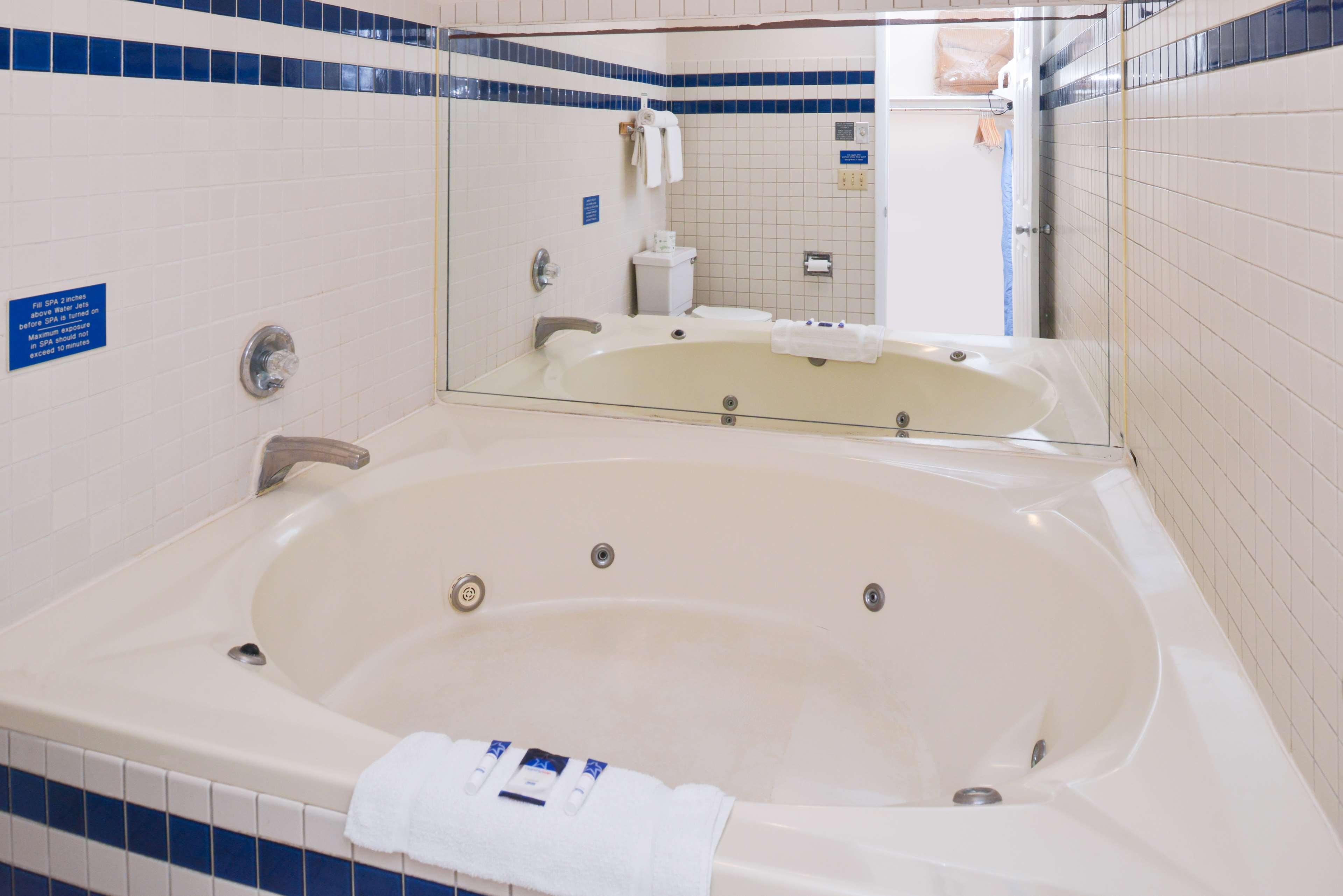 Americas Best Value Inn Plattsburgh Εξωτερικό φωτογραφία