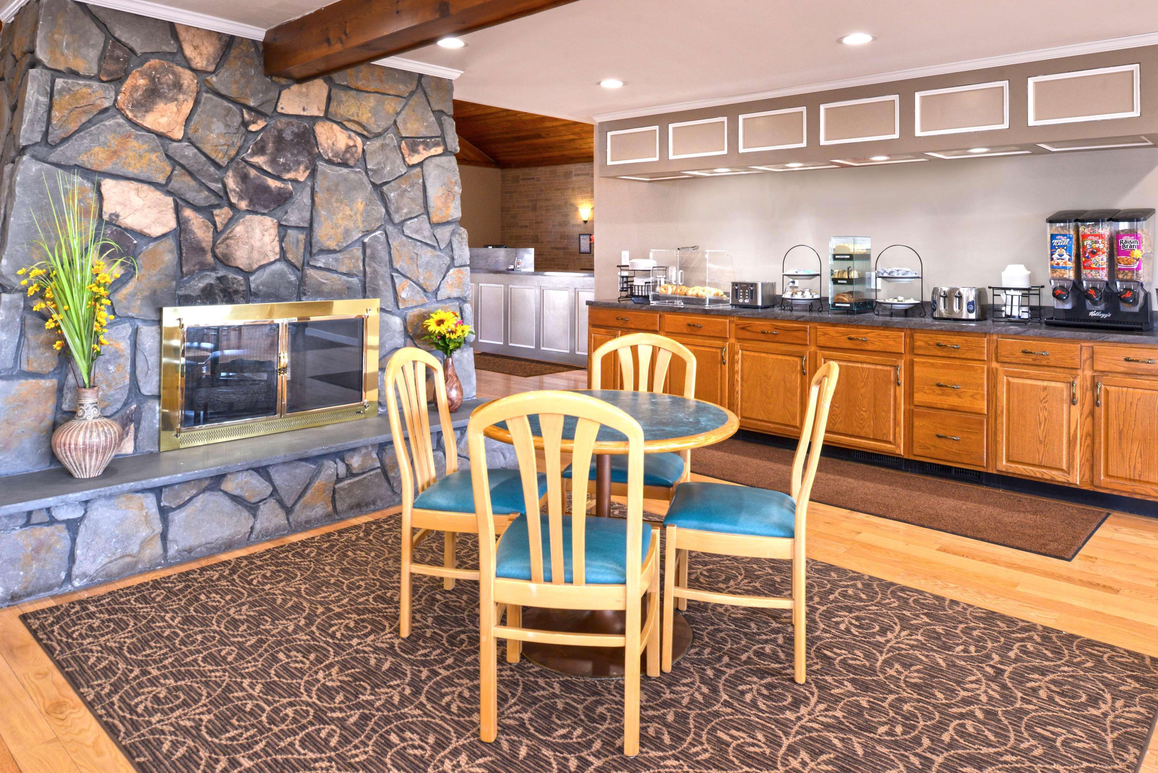 Americas Best Value Inn Plattsburgh Εξωτερικό φωτογραφία