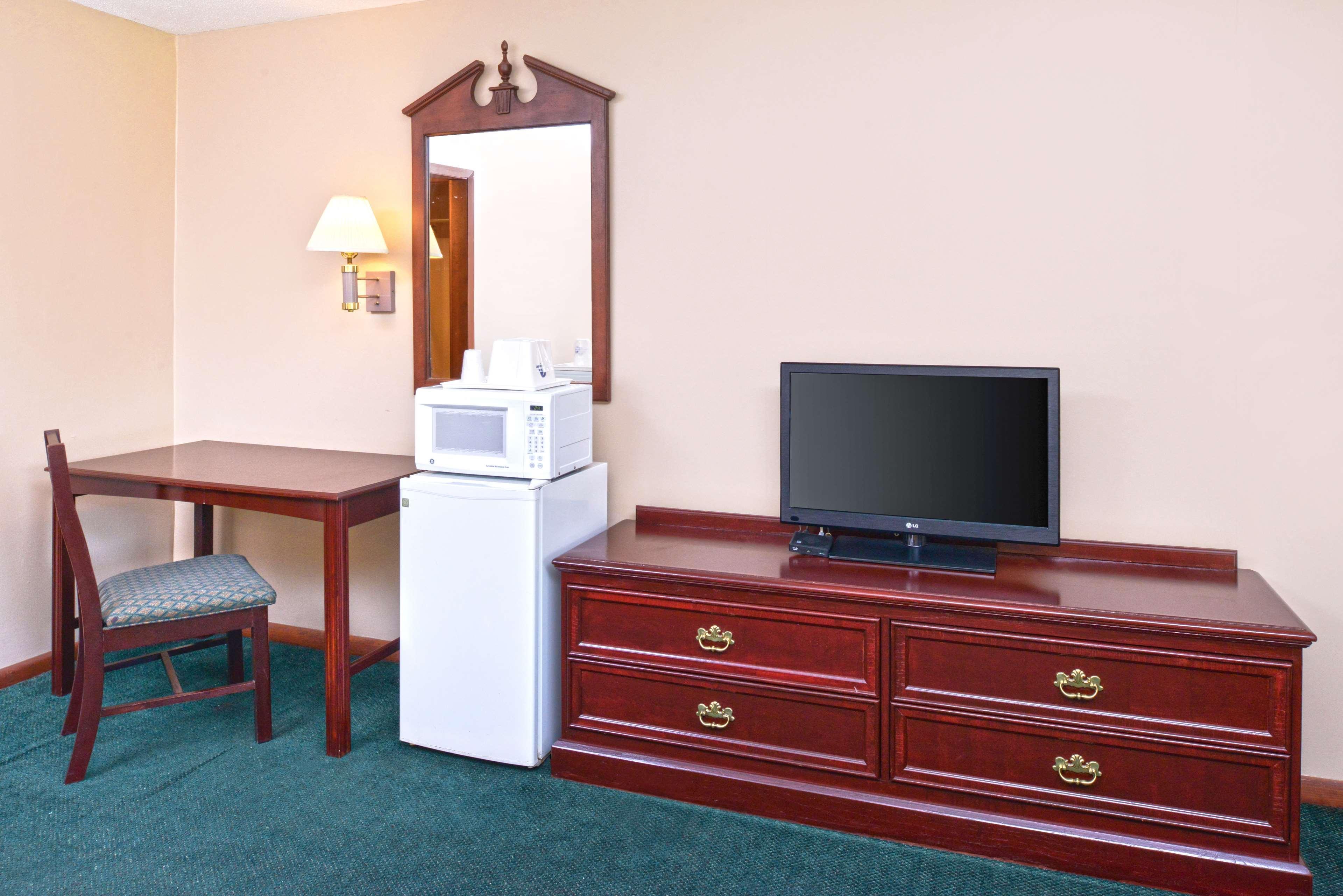 Americas Best Value Inn Plattsburgh Εξωτερικό φωτογραφία