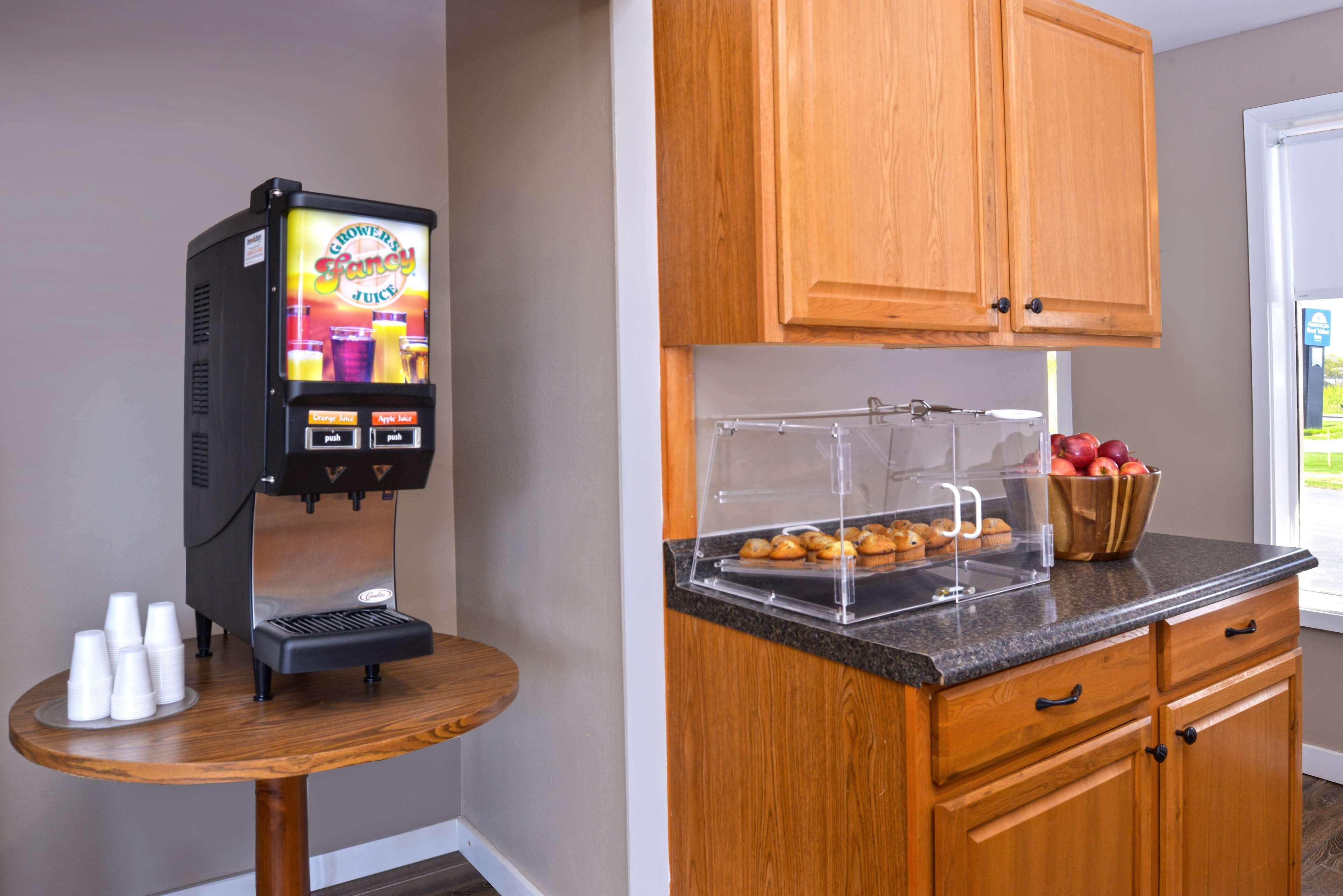 Americas Best Value Inn Plattsburgh Εξωτερικό φωτογραφία