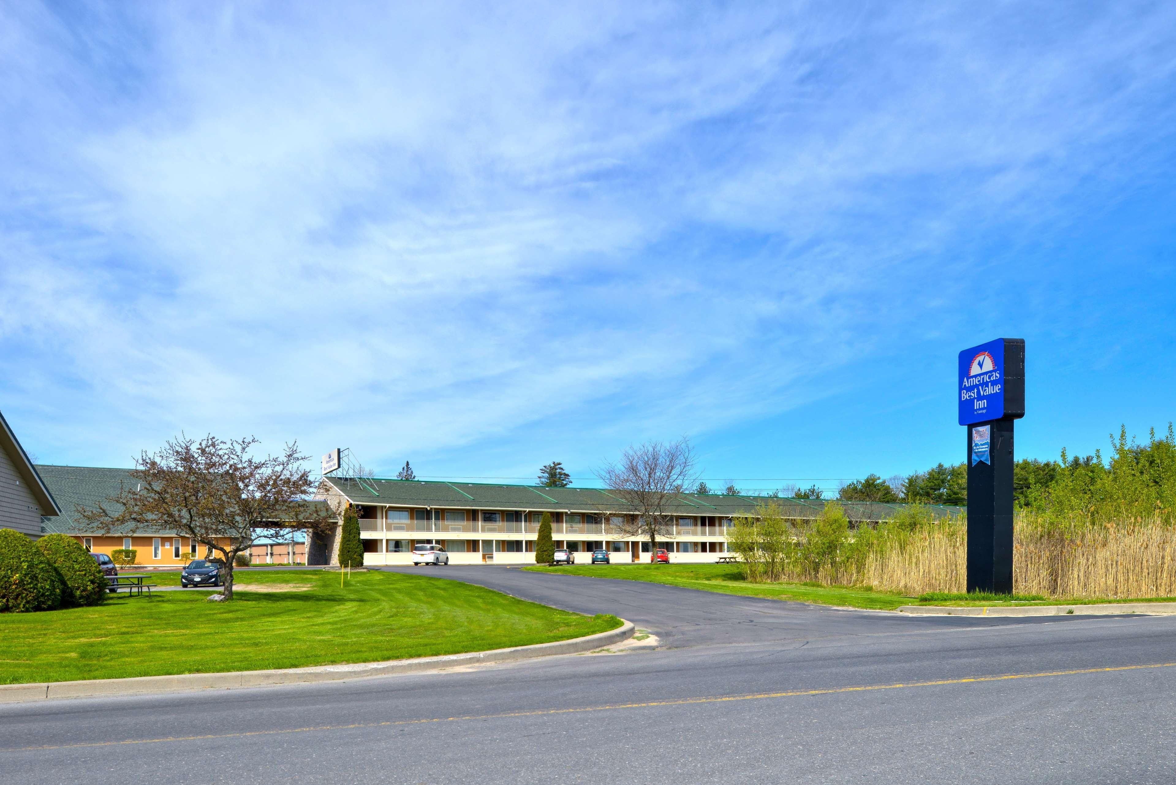 Americas Best Value Inn Plattsburgh Εξωτερικό φωτογραφία