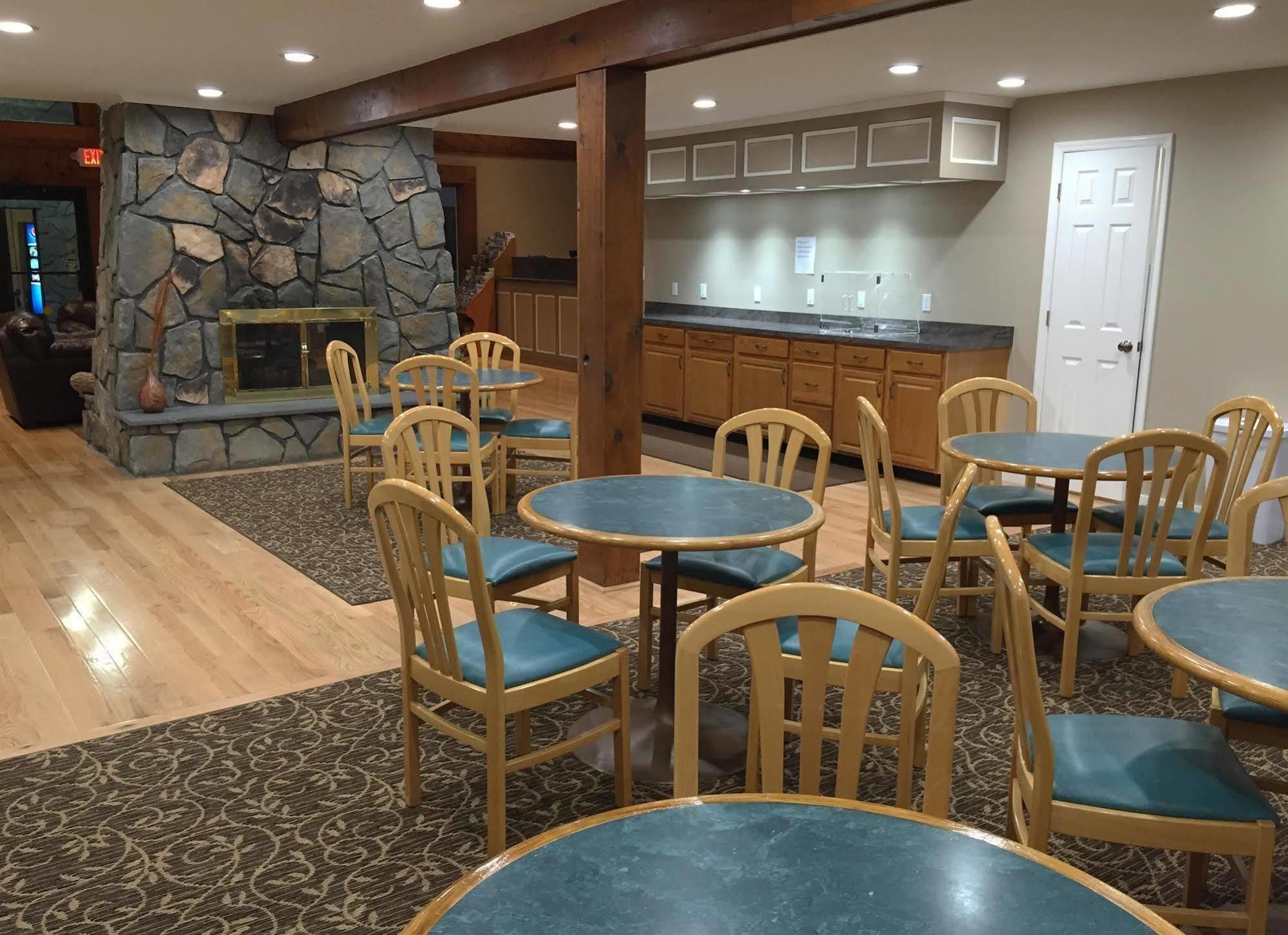 Americas Best Value Inn Plattsburgh Εξωτερικό φωτογραφία
