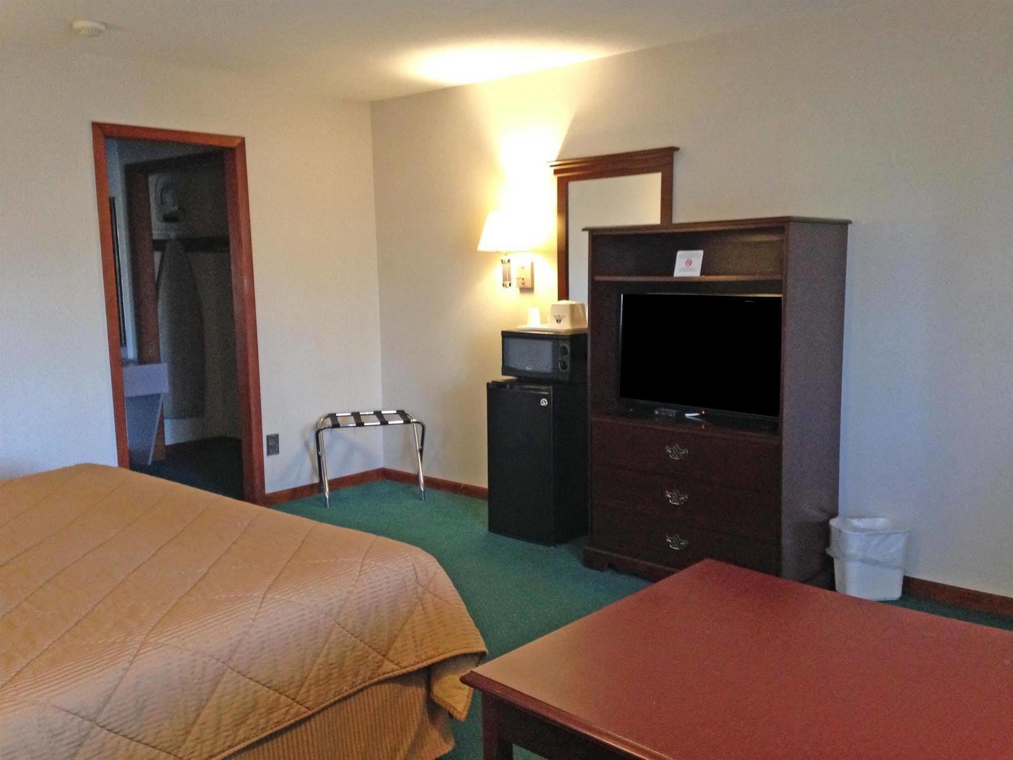 Americas Best Value Inn Plattsburgh Εξωτερικό φωτογραφία