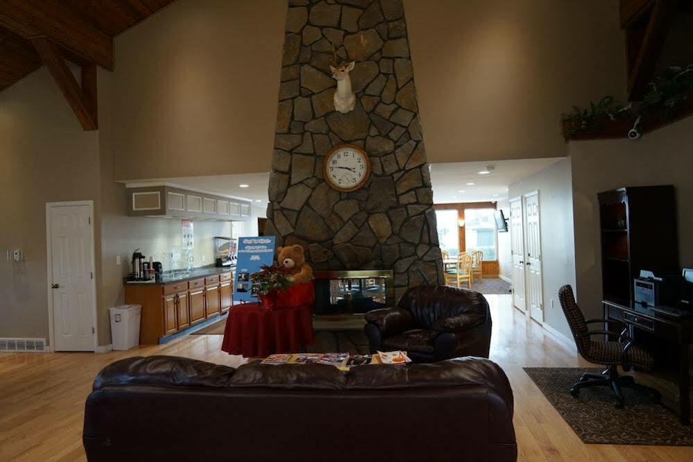 Americas Best Value Inn Plattsburgh Εξωτερικό φωτογραφία